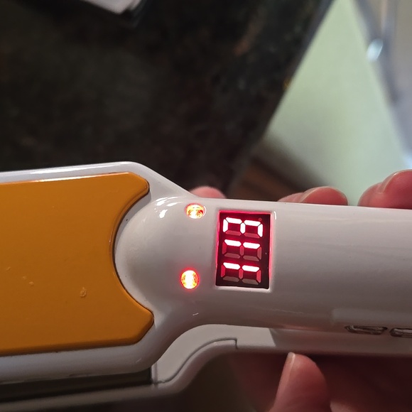 Brand new GK curve flat Iron titanium plate up to 450 Degrees - Picture 6 of 6